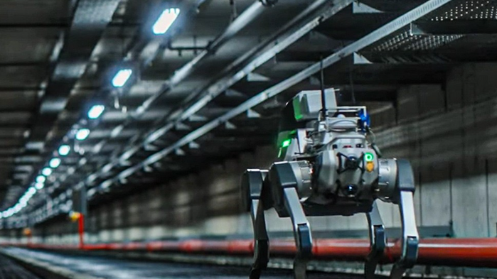 Robot cuadrúpedo Deep Robotics inspeccionando túnel de infraestructura