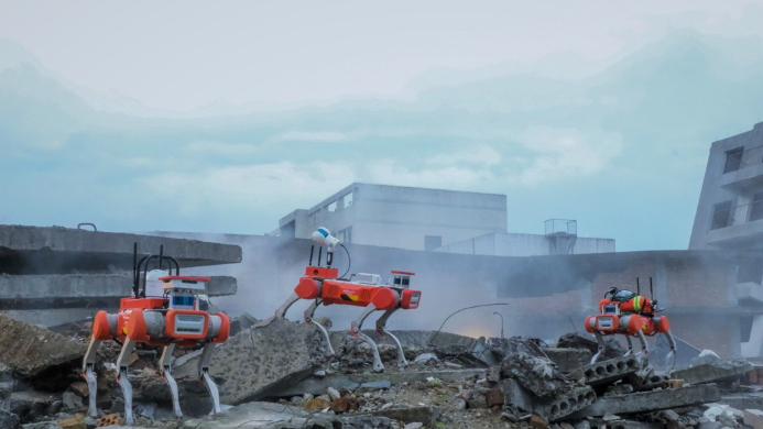 Robot cuadrúpedo Deep Robotics en operación de rescate y emergencia